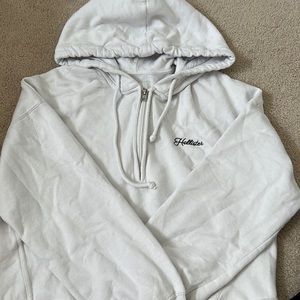 hollister half zip sweat shirt